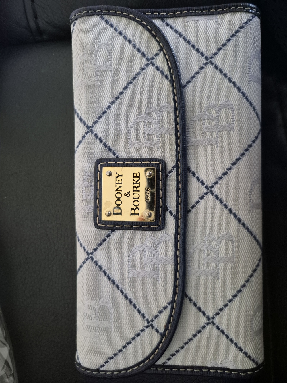 Dooney & Bourke White and Navy Continental Wallet with Logo Plaque